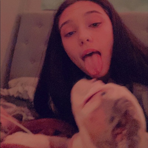 Meet your Posher, Alyssa - Picture 1 of 1